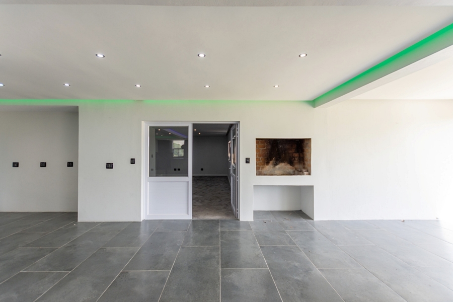 9 Bedroom Property for Sale in Long Acres Country Estate Western Cape